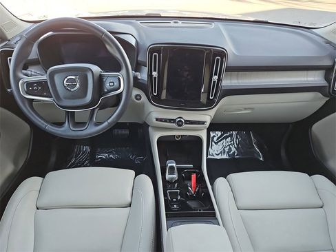 Used 2025 Volvo XC40 B5 Ultra w/ Protection Package Premier image 18