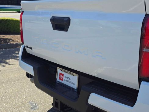 Used 2025 Toyota Tacoma TRD Sport AWD/4WD image 13