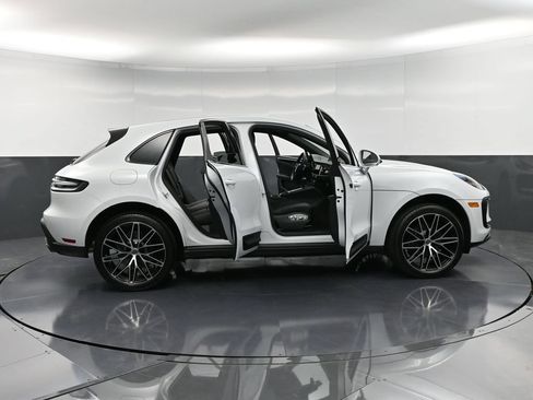 Certified 2026 Porsche Macan AWD/4WD image 36