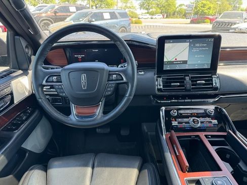 Used 2021 Lincoln Navigator Reserve image 17