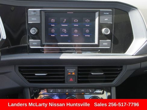 Used 2024 Volkswagen Jetta SE image 16