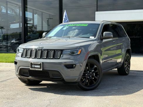 Used 2021 Jeep Grand Cherokee Laredo X RWD image 2