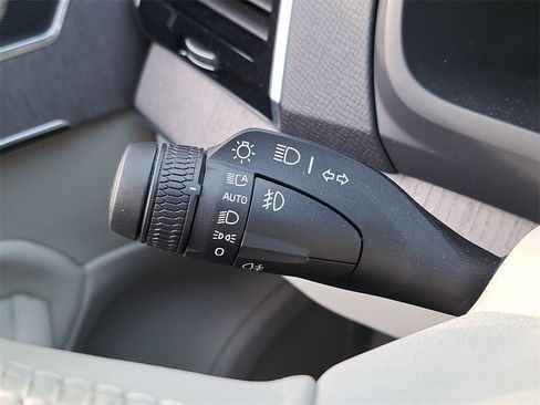 Used 2024 Volvo XC90 B5 Plus w/ Protection Package image 10