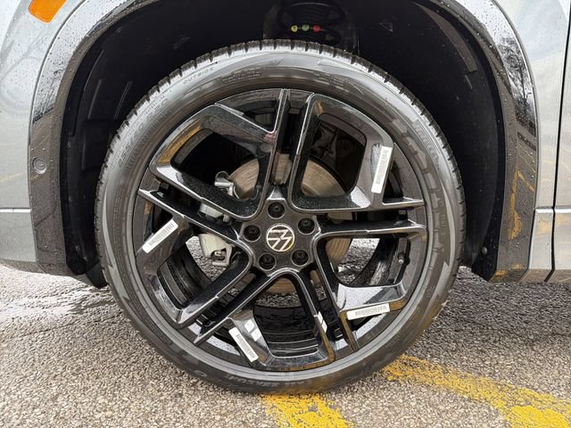 New 2026 Volkswagen Tiguan SE R-Line FWD image 11