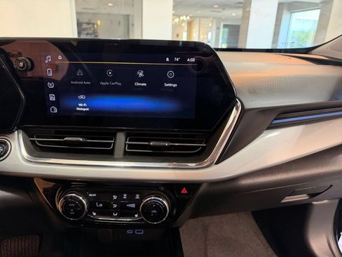 Used 2025 Chevrolet Trax LT w/ LT Convenience Package FWD image 17