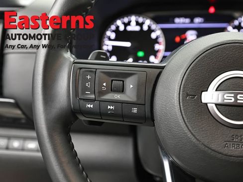 Used 2025 Nissan Pathfinder SV FWD image 15