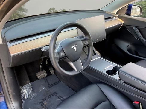 Used 2021 Tesla Model Y Long Range image 16