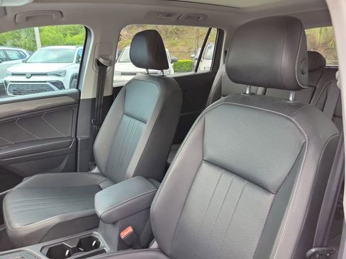 Used 2022 Volkswagen Tiguan SE w/ Panoramic Sunroof Package FWD image 21