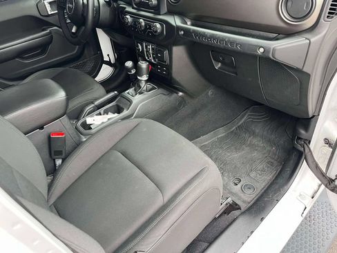 Used 2018 Jeep Wrangler Unlimited Sport S AWD/4WD image 21