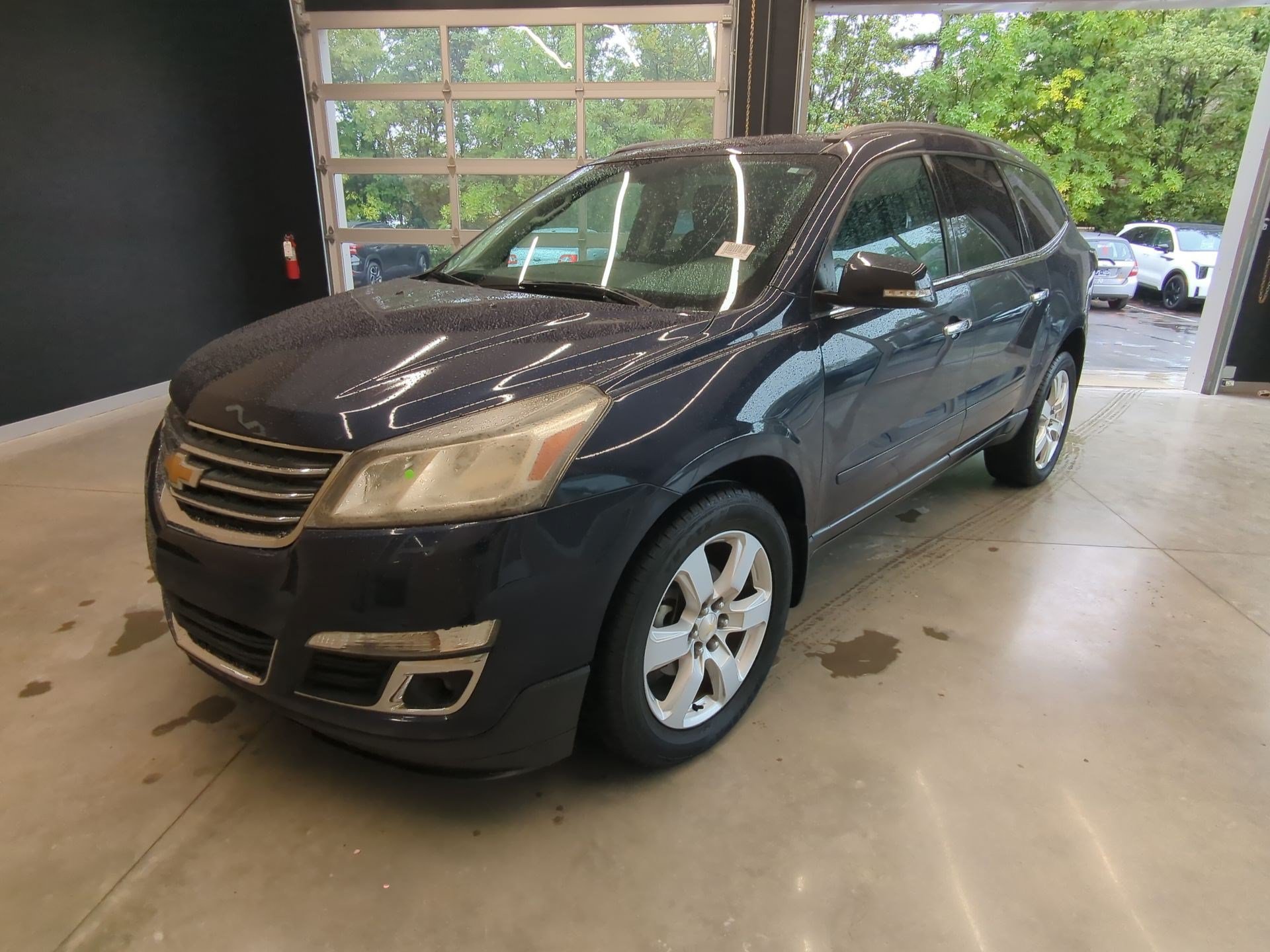 Used 2016 Chevrolet Traverse LT w/ Style and Technology Package FWD image 4