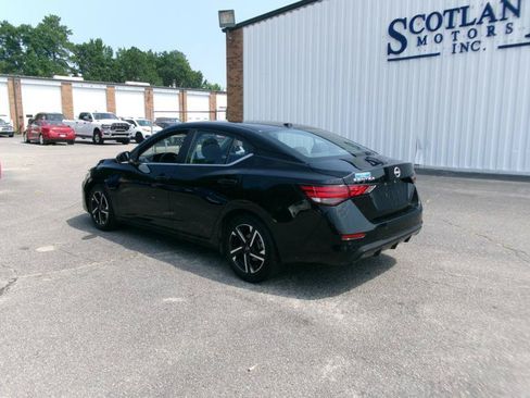 Used 2025 Nissan Sentra SV FWD image 8