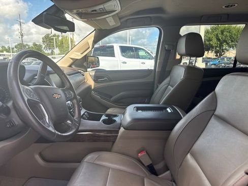 Used 2017 Chevrolet Suburban LT w/ Luxury Package RWD image 10