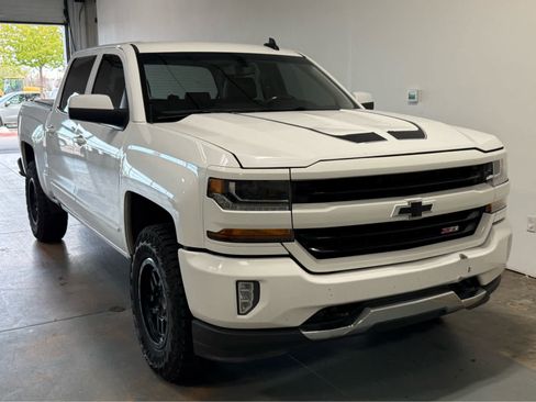 Used 2018 Chevrolet Silverado 1500 LT w/ Texas Edition AWD/4WD image 5
