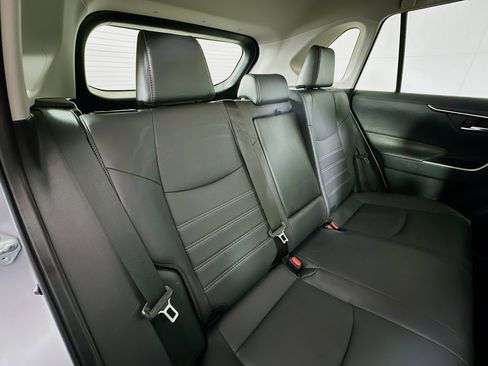 Used 2022 Toyota RAV4 XLE Premium image 25