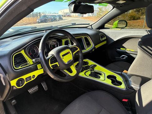 Used 2015 Dodge Challenger R/T image 14