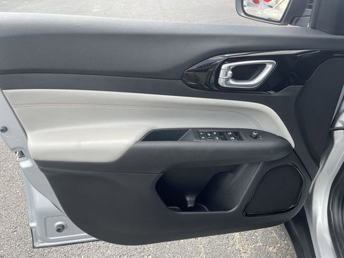 Used 2024 Jeep Compass Limited image 22