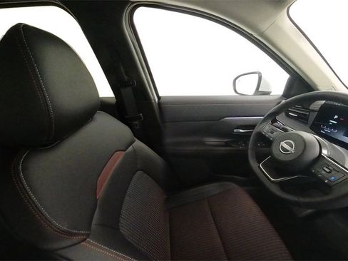 New 2025 Nissan Kicks SR image 20