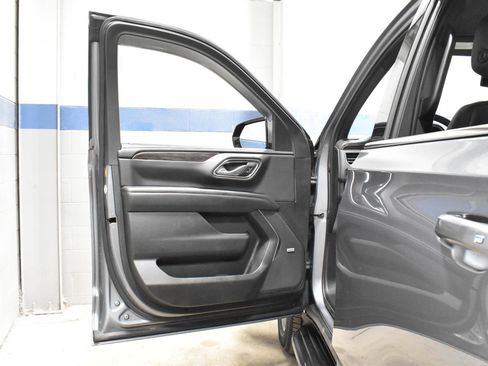 Used 2022 Chevrolet Tahoe LT w/ LT Signature Package image 12