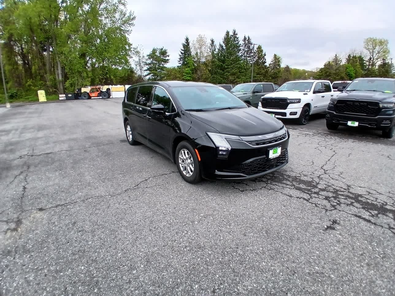 New 2027 Chrysler Pacifica Select FWD image 3