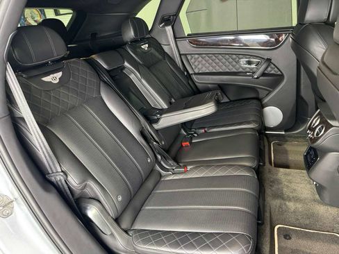 Used 2018 Bentley Bentayga image 15