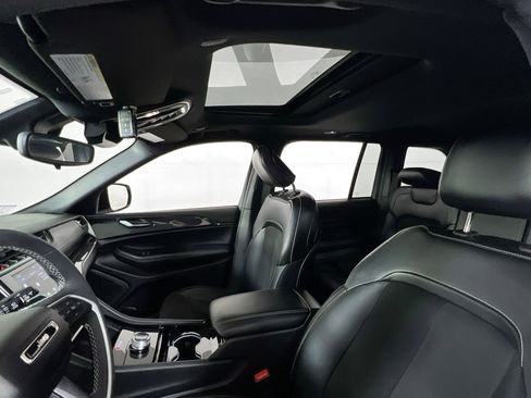 Used 2023 Jeep Grand Cherokee Altitude image 21