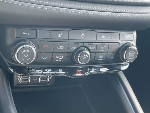 Used 2024 Dodge Durango SXT image 4