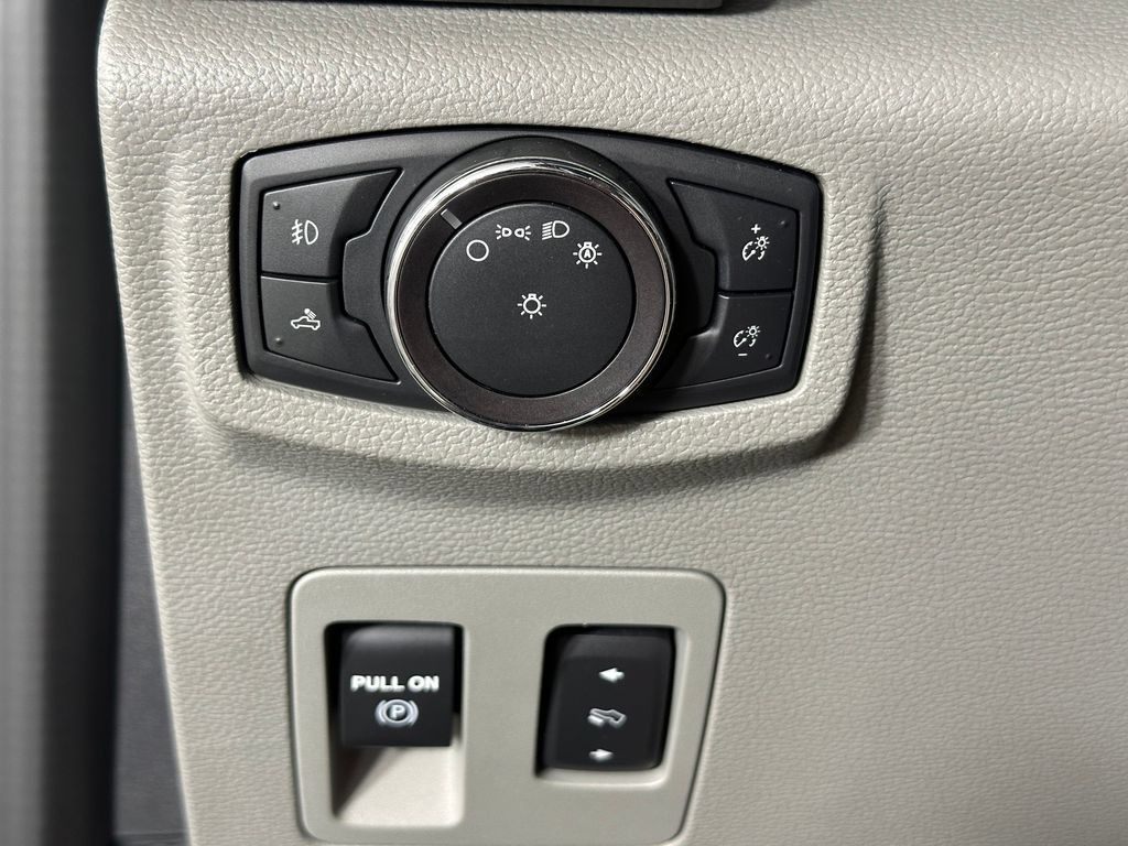 Used 2019 Ford F150 XLT w/ Equipment Group 302A Luxury AWD/4WD image 22