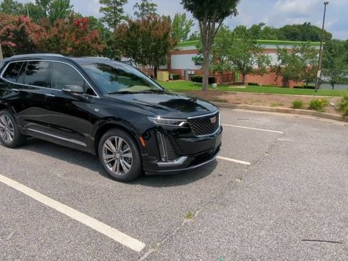 Used 2022 Cadillac XT6 Premium Luxury w/ Platinum Package AWD/4WD image 2