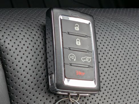 Used 2022 Jeep Wagoneer Series III w/ Premium Group I RWD image 38