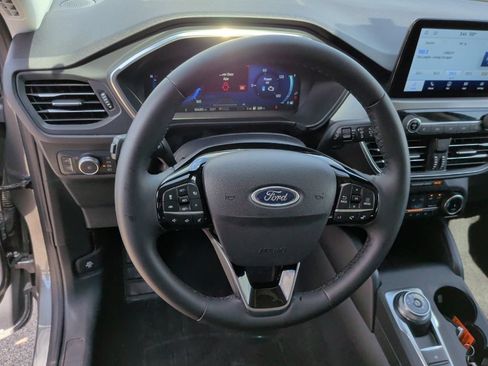 Used 2022 Ford Escape Titanium FWD image 16