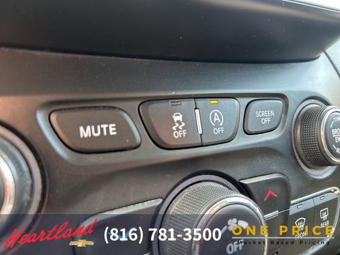 Used 2019 Jeep Cherokee Latitude w/ Popular Appearance Group image 32
