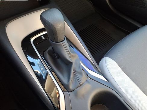 Used 2024 Toyota Corolla LE w/ LE Convenience Package image 19