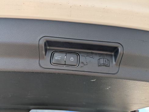 Used 2021 Ford Explorer XLT w/ Equipment Group 202A image 14