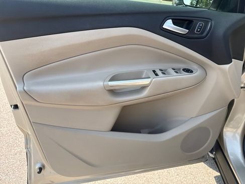 Used 2017 Ford Escape SE w/ Equipment Group 201A FWD image 9