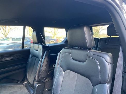 Used 2023 Jeep Grand Cherokee L Laredo image 17