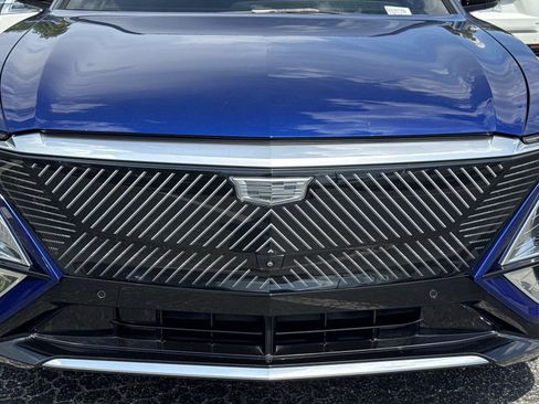 Certified 2024 Cadillac Lyriq Luxury AWD/4WD image 8