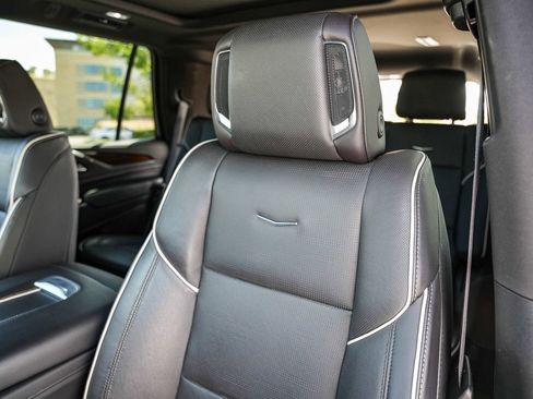 Used 2023 Cadillac Escalade Premium Luxury AWD/4WD image 26
