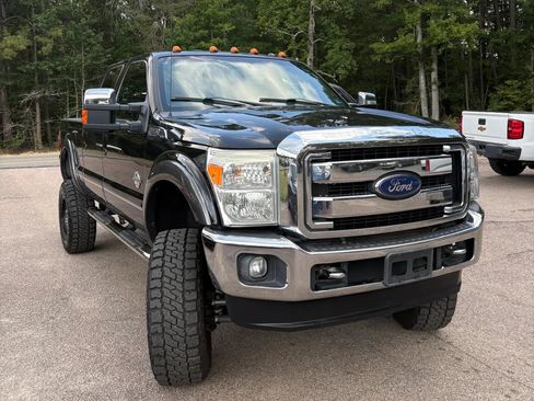 Used 2015 Ford F250 Lariat w/ Lariat Chrome Package AWD/4WD image 7