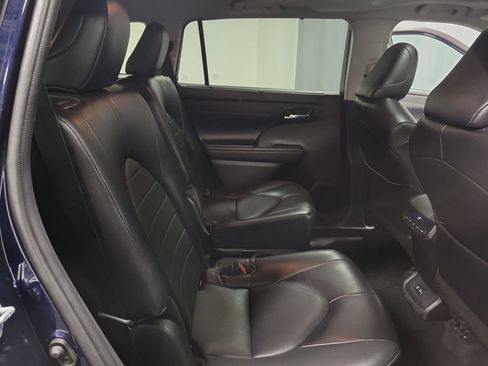 Used 2021 Toyota Highlander XLE image 22
