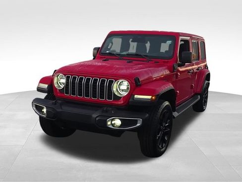 Used 2025 Jeep Wrangler Unlimited Sahara AWD/4WD image 2