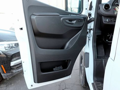 Used 2026 Mercedes-Benz Sprinter 2500 image 8
