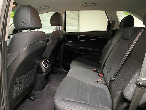 Used 2018 Kia Sorento FWD V6 w/ LX V6 Convenience Package image 11