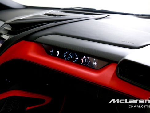 Used 2024 Lamborghini Revuelto image 19