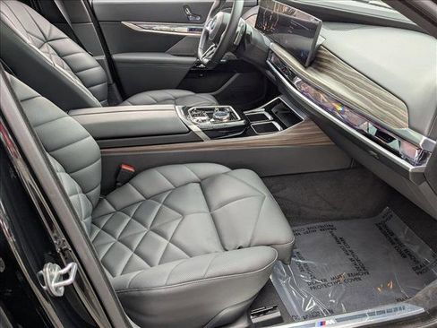 Used 2024 BMW 740i image 22