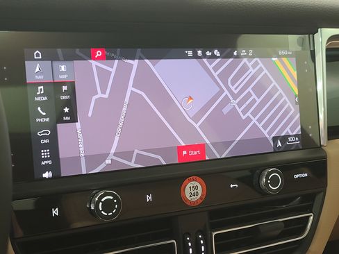 New 2026 Porsche Macan image 22