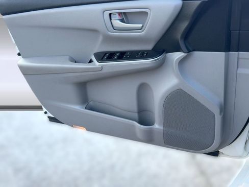 Used 2017 Toyota Camry SE image 27