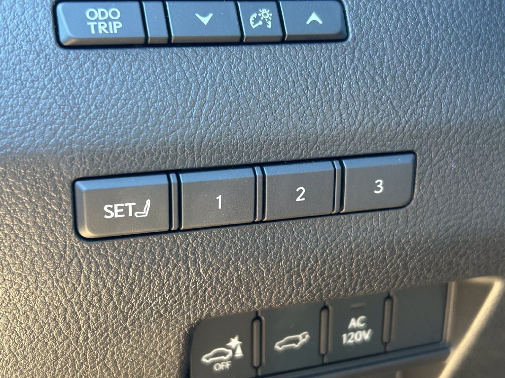 Used 2025 Lexus GX 550 w/ Accessory Package (31) AWD/4WD image 31