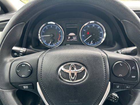 Used 2018 Toyota Corolla LE FWD image 20