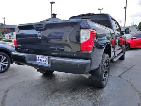 Used 2019 Nissan Titan SV w/ SV Convenience Package AWD/4WD image 5