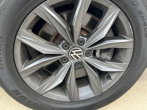 Certified 2022 Volkswagen Tiguan SE w/ Panoramic Sunroof Package image 12